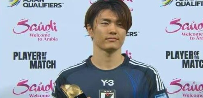 体育西甲：巴萨4-0大胜皇马 再次笑傲“国家德比”